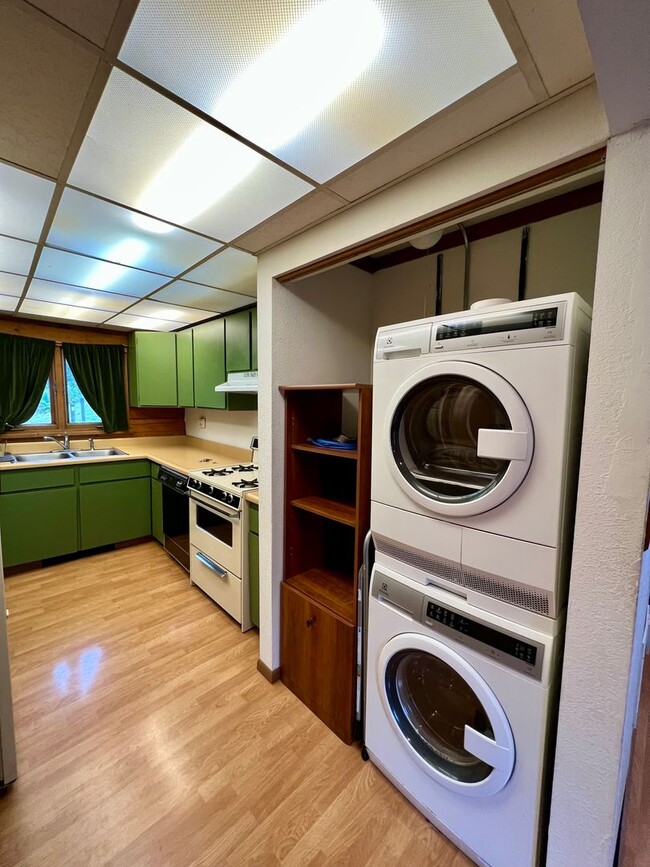 Building Photo - Charming 2-Bedroom Home in Fairbanks – Pet...