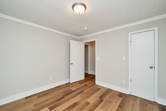 Building Photo - Super Cute & Super Clean 2-Bedroom Home in...