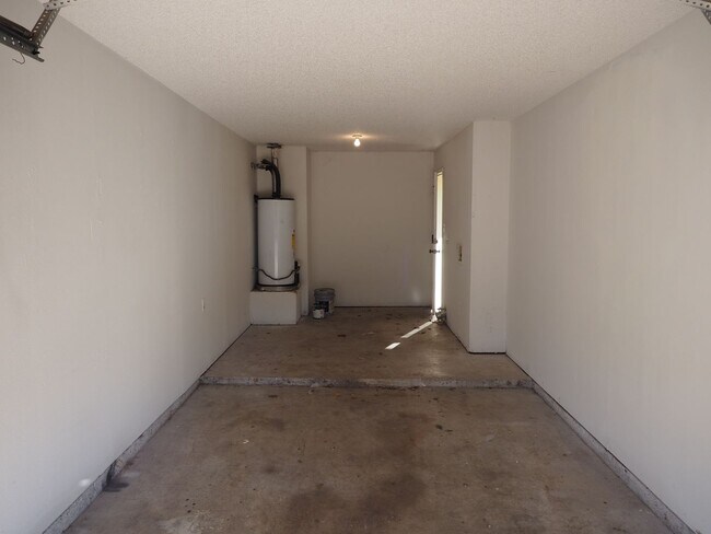 Building Photo - Amazing home ready to move in!