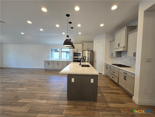 Building Photo - 2216 Prado Dr