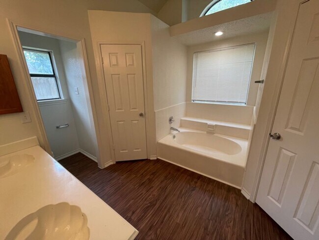 Building Photo - Nice 1 Story Home in Grand Prairie in Dall...