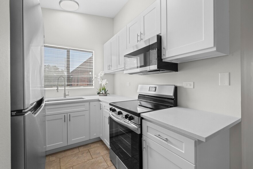 Building Photo - 423 Berkshire Dr