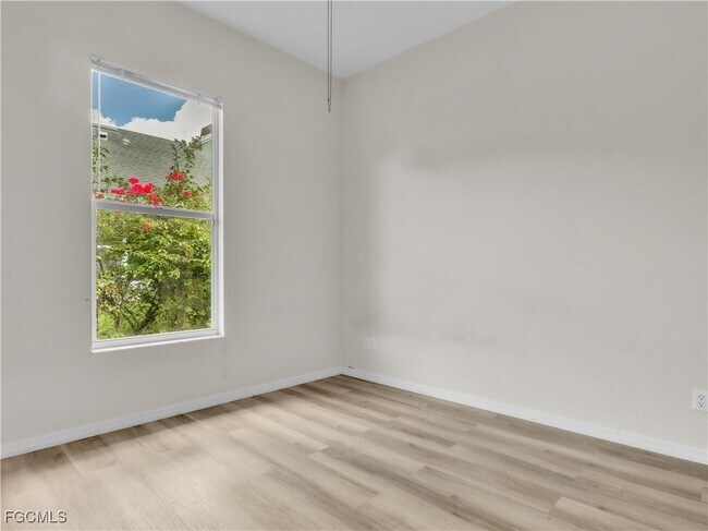 Building Photo - 1580 Argyle Dr
