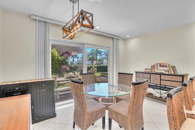 Building Photo - 584 SE 20th Ave