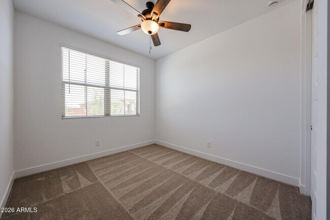 Building Photo - 26096 N 170th Ave