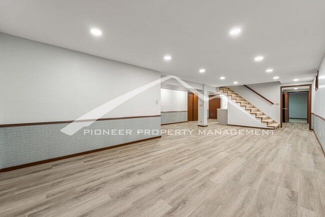 Building Photo - Spacious Home with Central AC and Fenced Yard