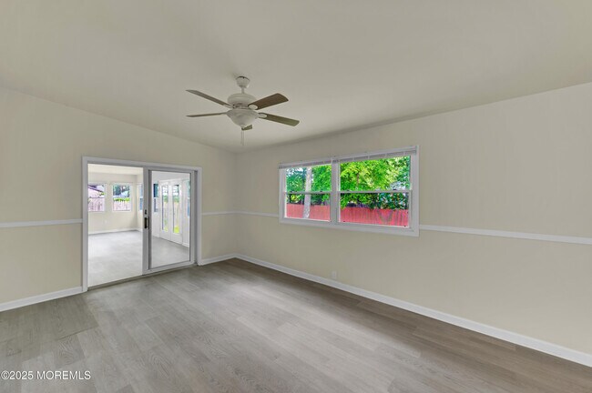 Building Photo - 895 Raleigh Dr