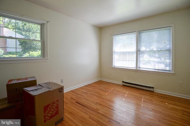 Building Photo - 3409 Beverly Dr