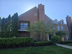 Building Photo - 5675 Hampshire Ln