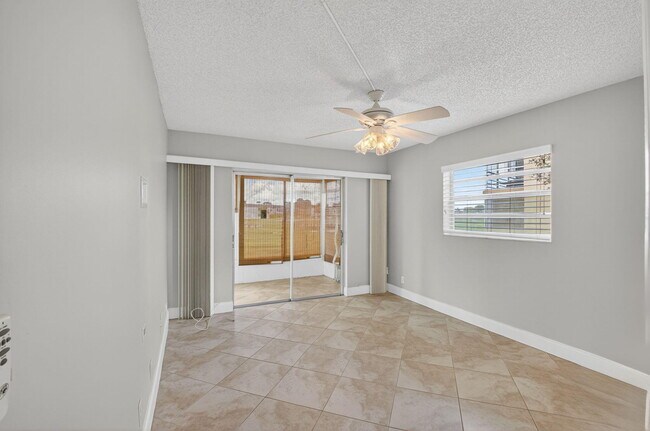 Building Photo - 447 Flanders I