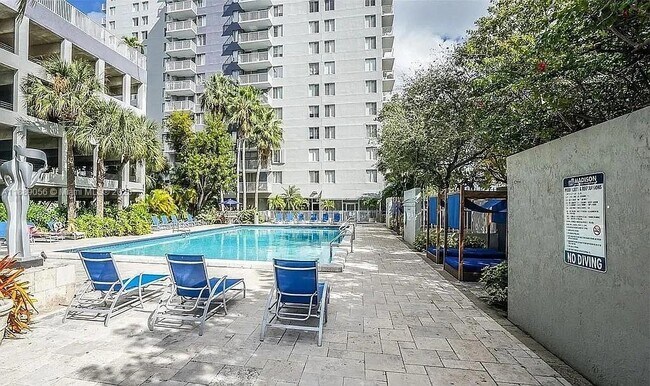 Building Photo - 800 N Miami Ave