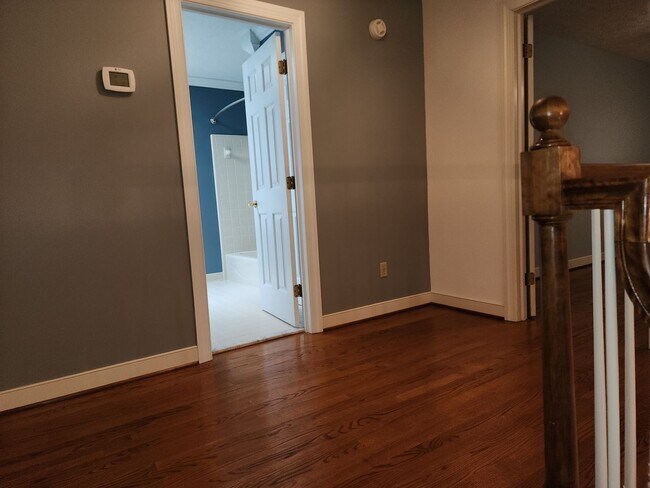 Building Photo - Incredible Spacious Home in Five Lakes!