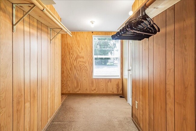 Building Photo - short term lease available