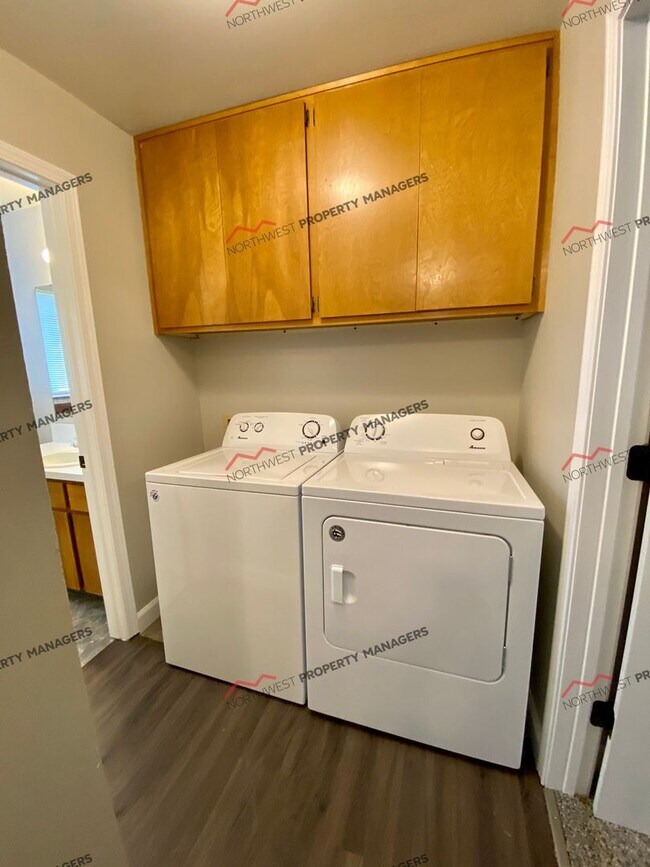 Building Photo - R242b