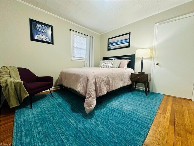 Building Photo - 918 Harris St