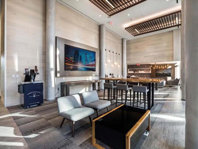 Building Photo - 400 Army Navy Dr