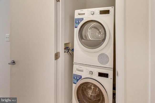 Building Photo - 1129 Columbia Rd NW