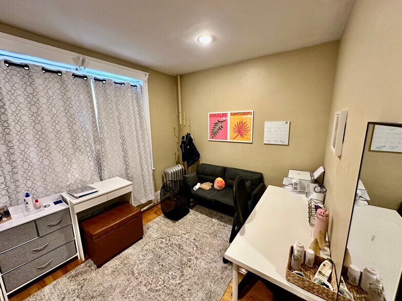 Building Photo - 56 Egmont St