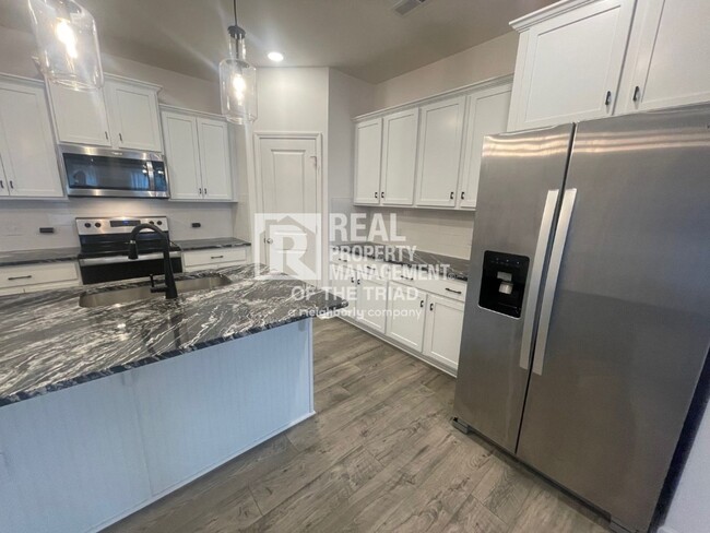 Building Photo - New Construction 3bd/2.5ba Townhome in NE ...