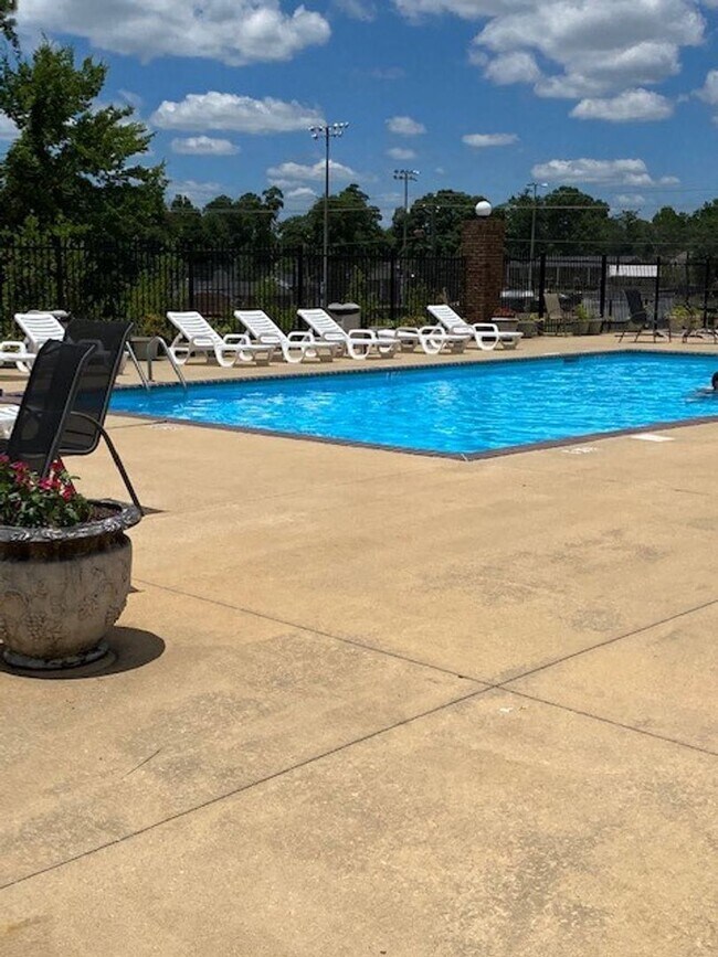 Building Photo - Cozy 2 Bed 2 Bath Condo Available NOW!