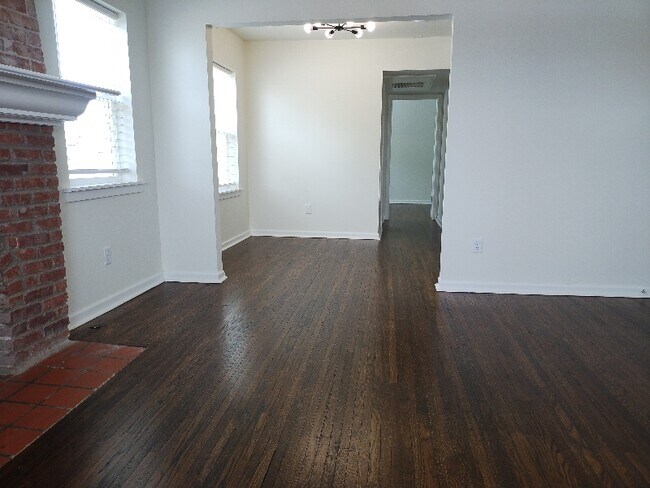 Building Photo - 1312 S Quaker Ave
