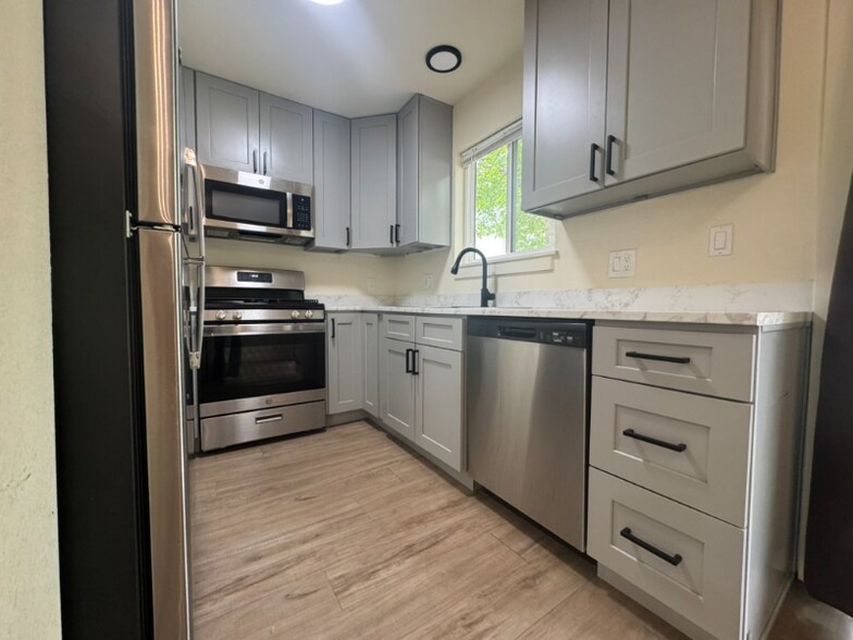 Building Photo - 1618 Banyan Dr