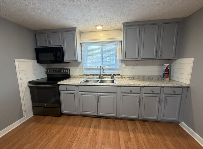 Building Photo - 898 Ridge Rd