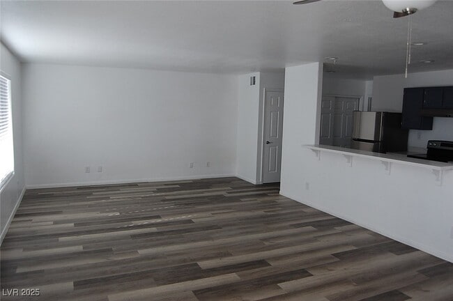 Building Photo - 1400 Ogallala St