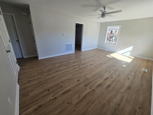 Building Photo - 1401 Morrison Ave