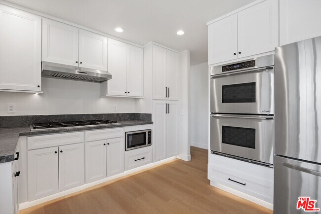 Building Photo - 655 Calle Ladera