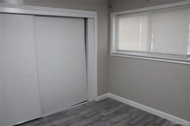 Building Photo - Updated Inkster 3 Bed / 1 Bath Home w/ Garage & Basement