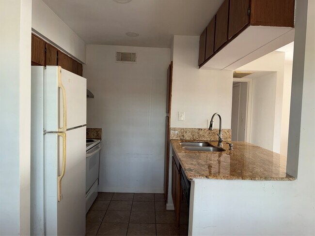Building Photo - 6601 Sands Point Dr