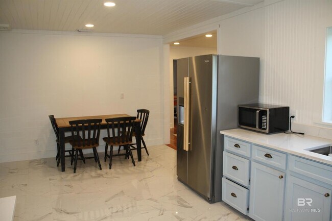 Building Photo - 852 Prospect Ave