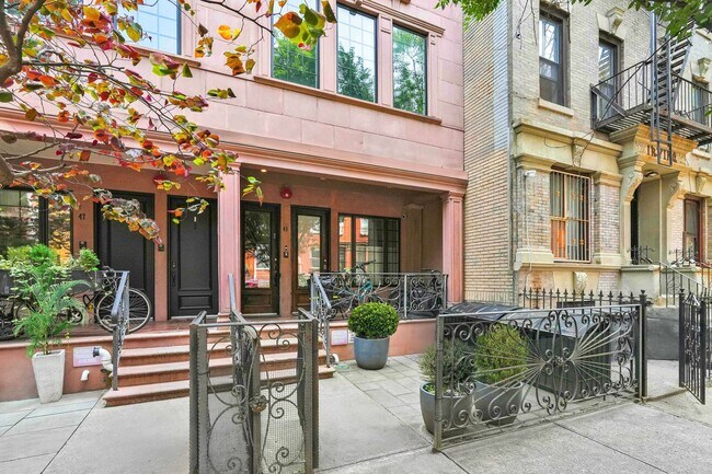 Primary Photo - 49 Irving Pl