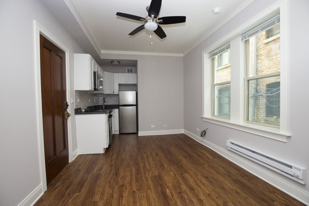 Building Photo - 640 W Wrightwood Ave