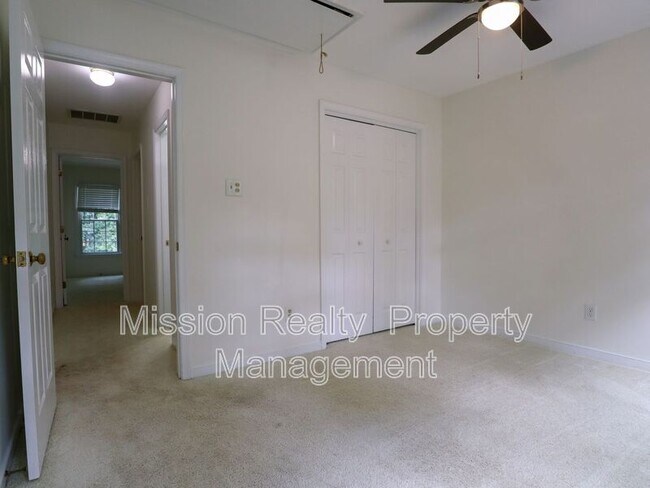 Building Photo - 4600 Cedar Cliff Rd