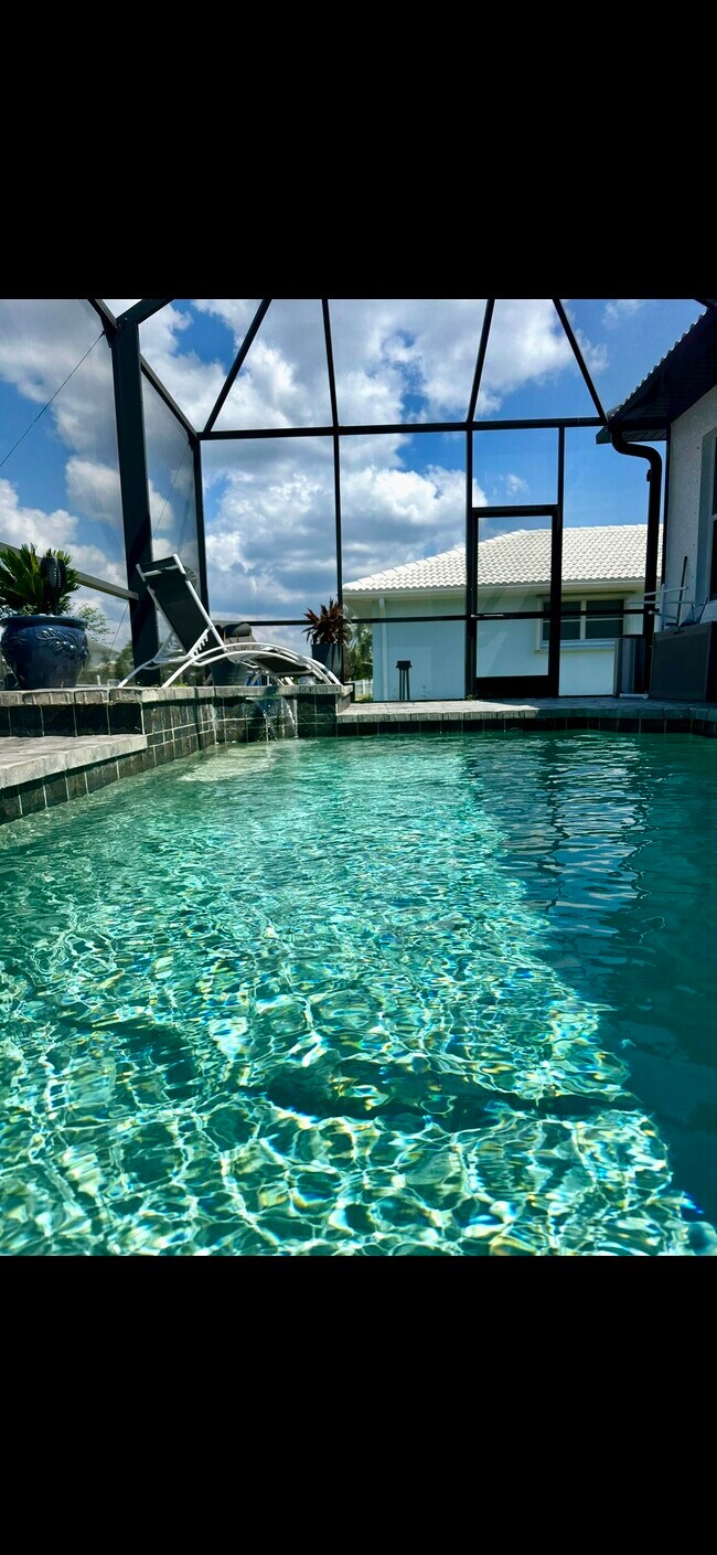 Building Photo - 1410 Vía Milanese