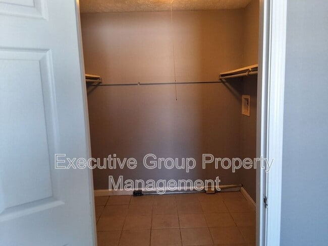 Building Photo - 365 Elmwood Dr