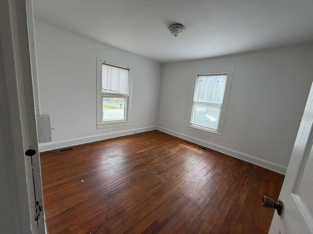 Building Photo - 610 S Chapel St