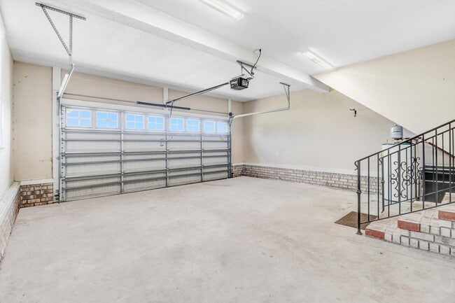 Building Photo - *DETACHED GARAGE/WORKSHOP!* Gorgeous home on HUGE acre lot in Princeton