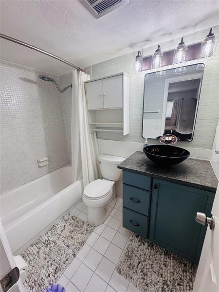 Building Photo - 207 Tropic Isle Dr