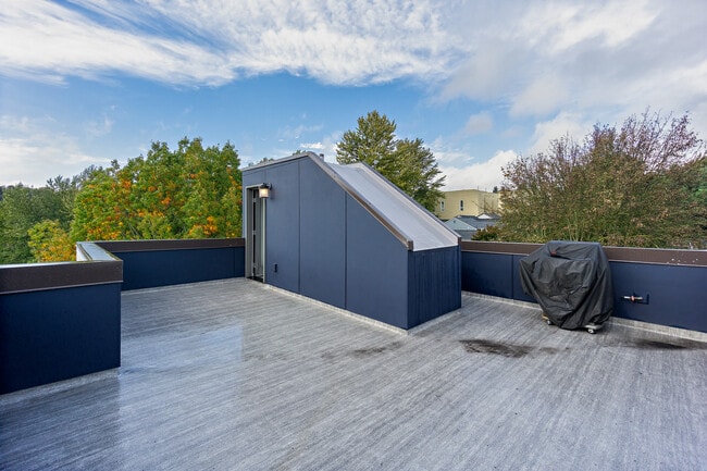 Building Photo - 2010 S Judkins St