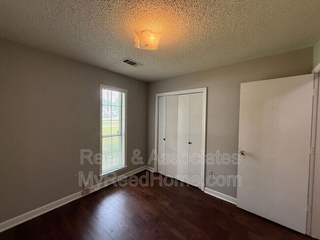 Building Photo - 6556 Birch Hollow Dr