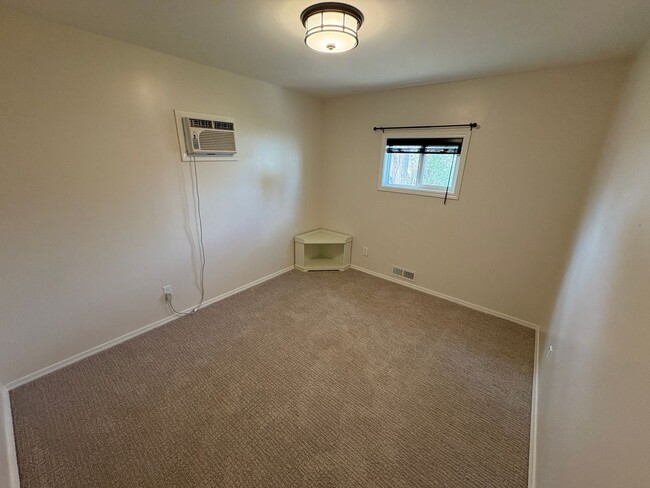 Building Photo - Spacious 4 Bedroom Home *Pet Friendly*