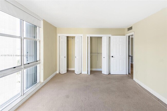 Building Photo - 145 SE 25th Rd