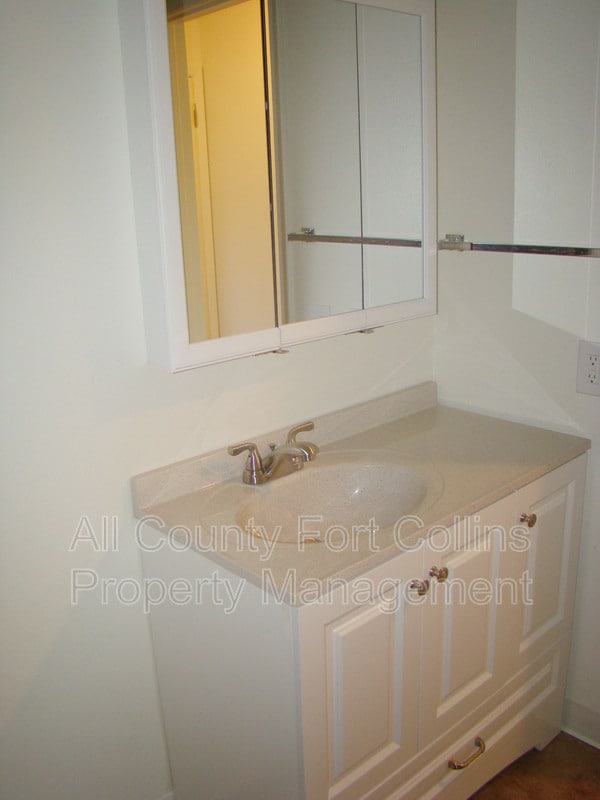 Building Photo - 1108 Baker St