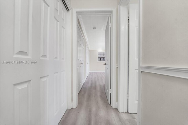 Building Photo - 215 Entrada Dr