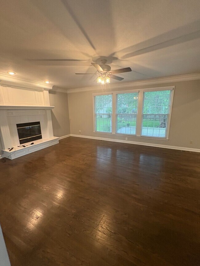 Building Photo - 4 bed/4.5 bath Overland Park Home w/seasonal Pool/Park/Trail in Blue Valley!!