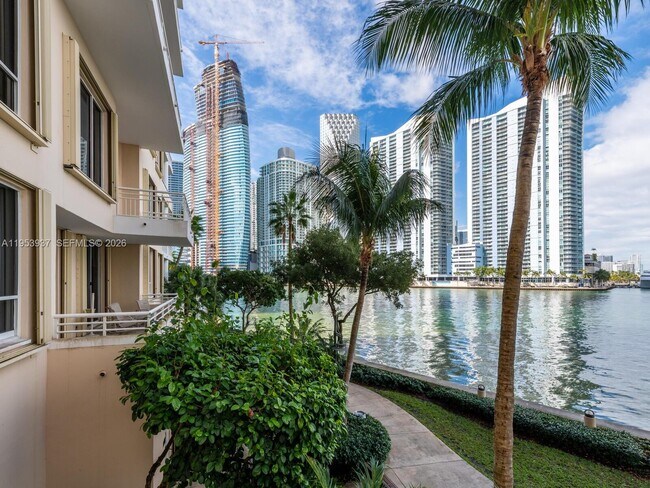 Building Photo - 888 Brickell Key Dr
