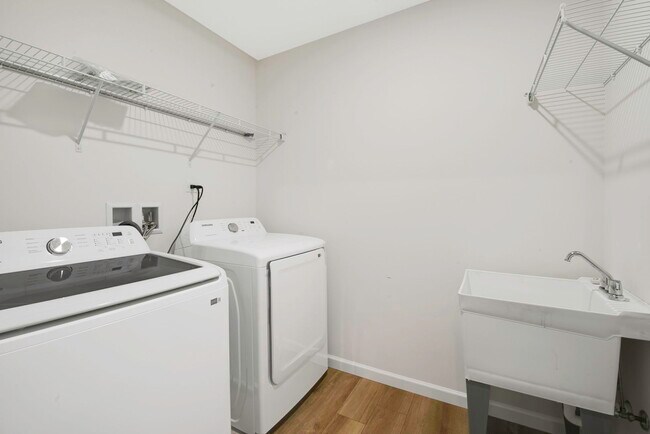 Building Photo - 2759 Lawlor Ln